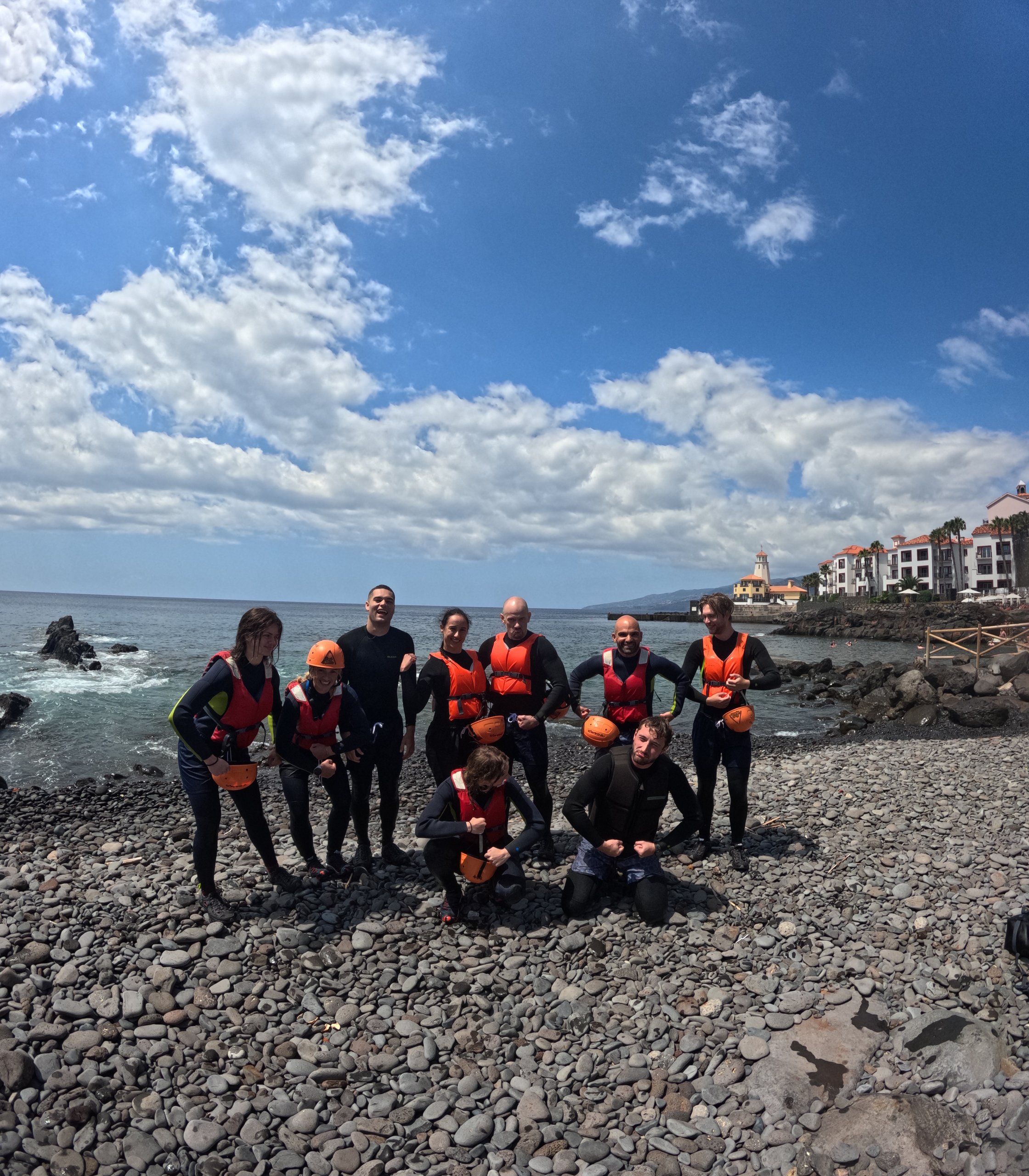 Il gruppo del coasteering, muta ancora bagnata